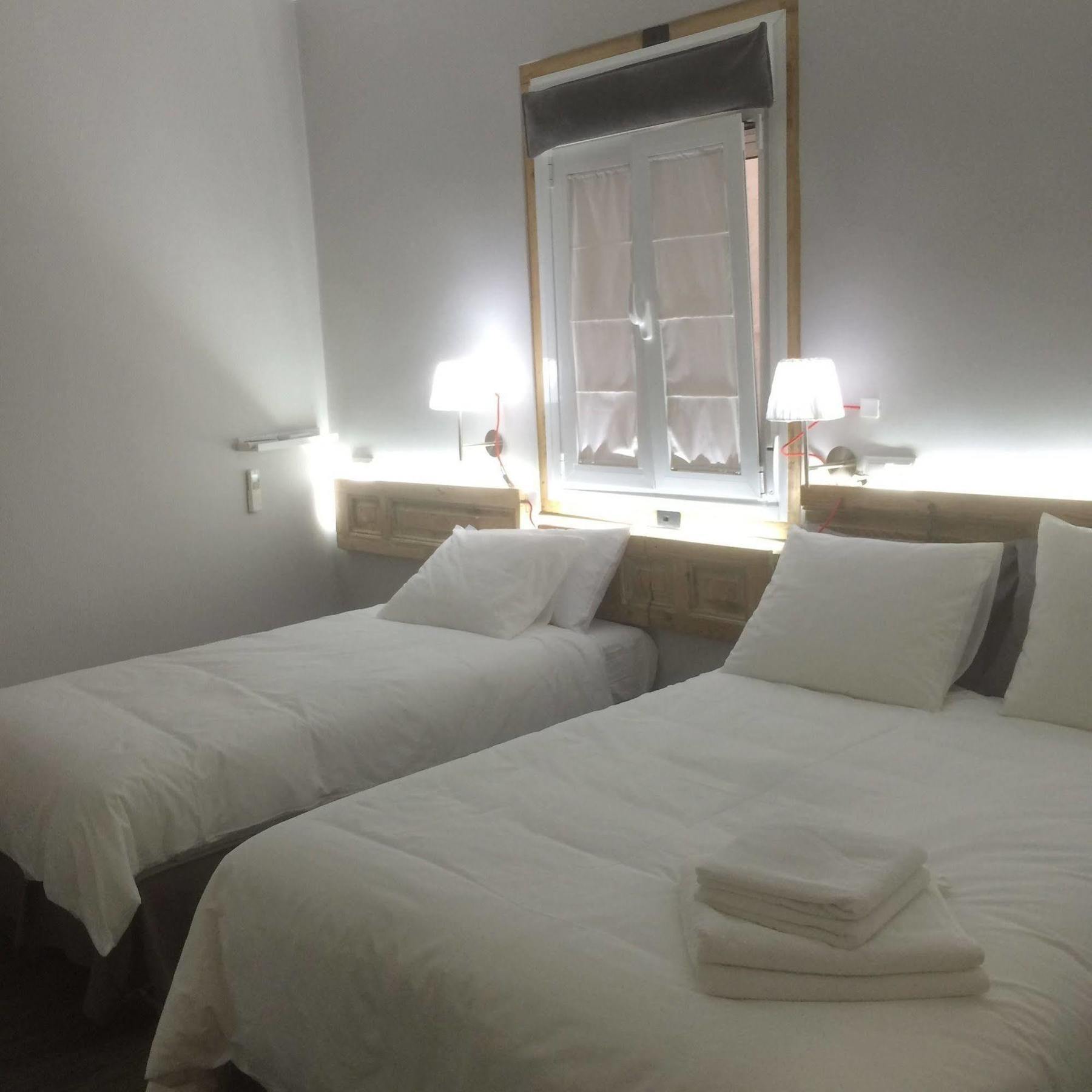 Diezmadrid Hostal - Madrid — Photos 2